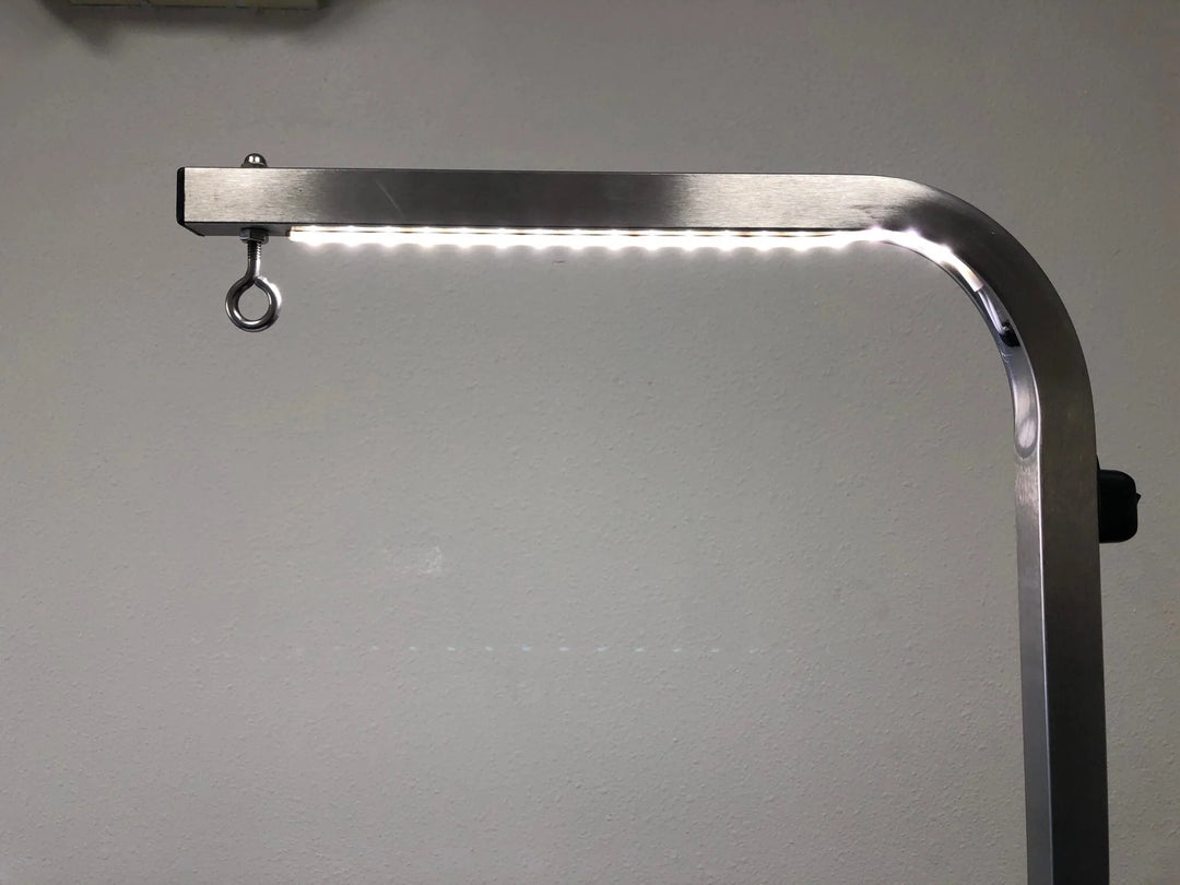 PL LED LIGHTED GROOMING POST