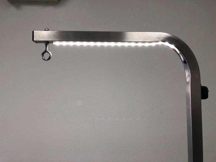 PL LED LIGHTED GROOMING POST